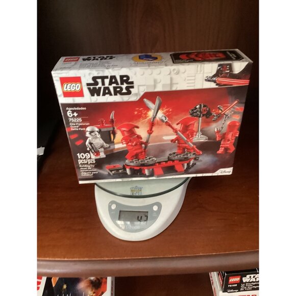 LEGO Star Wars: The Last Jedi Elite Praetorian Guard Battle Pack 75225 Building - Picture 10 of 10
